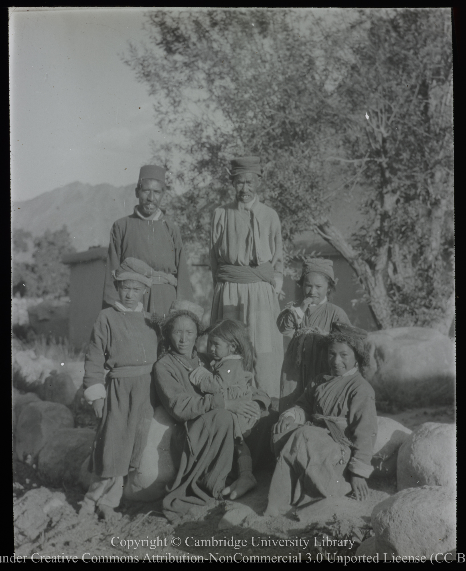 Dewasung&#39;s family, 1900 - 1939