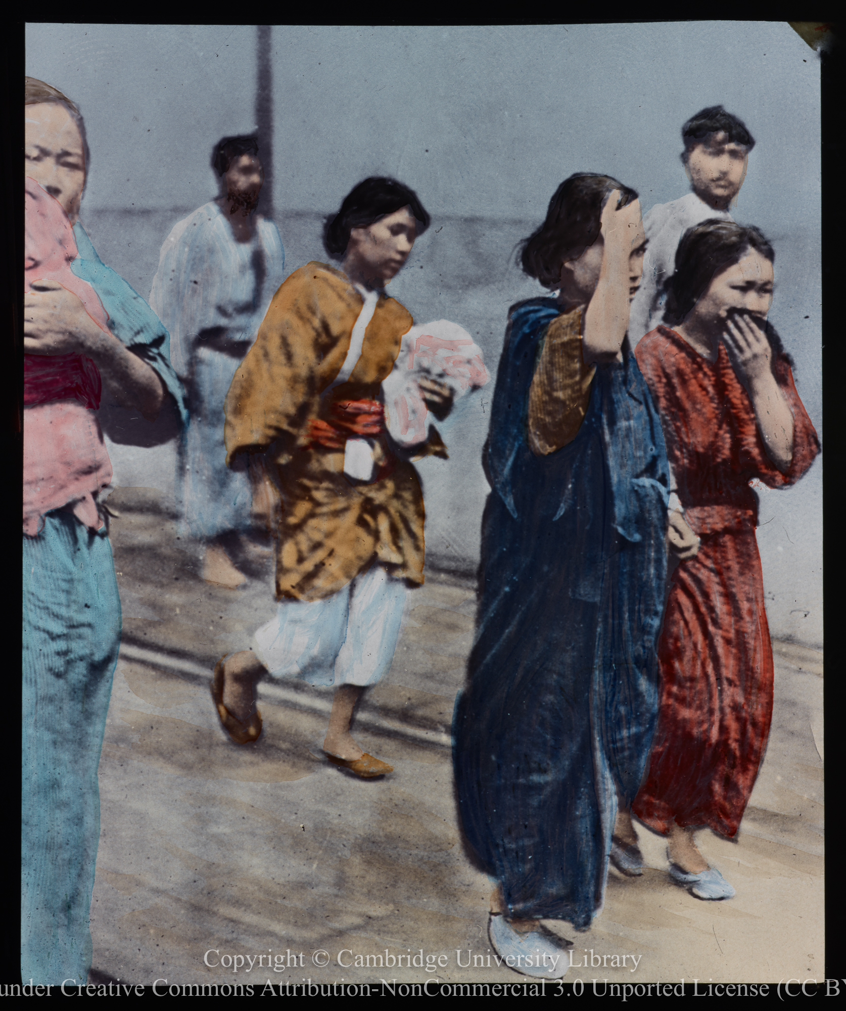 Refugees fleeing from Yokohama during 1923 earthquake and typhoon, 1923