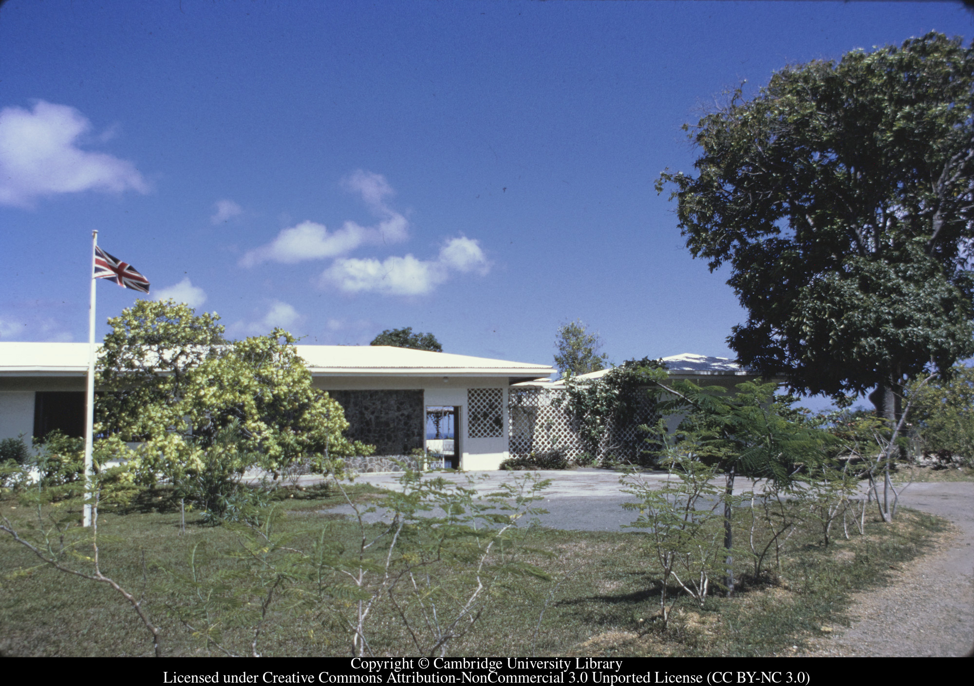 C [Ciceron] : house before replanting hedge, 1971-06