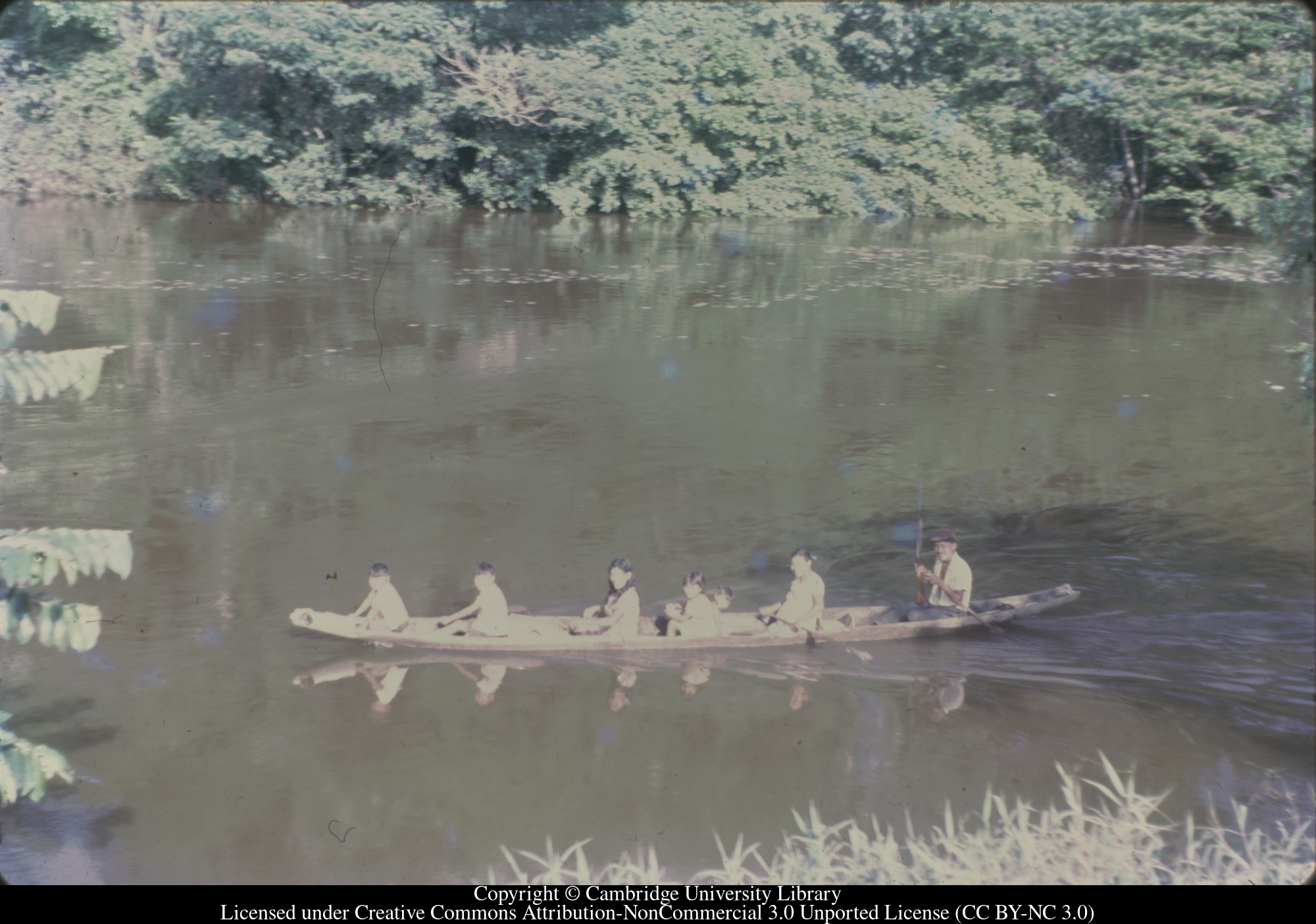 Paruima : Amerindians in dugout, 1970