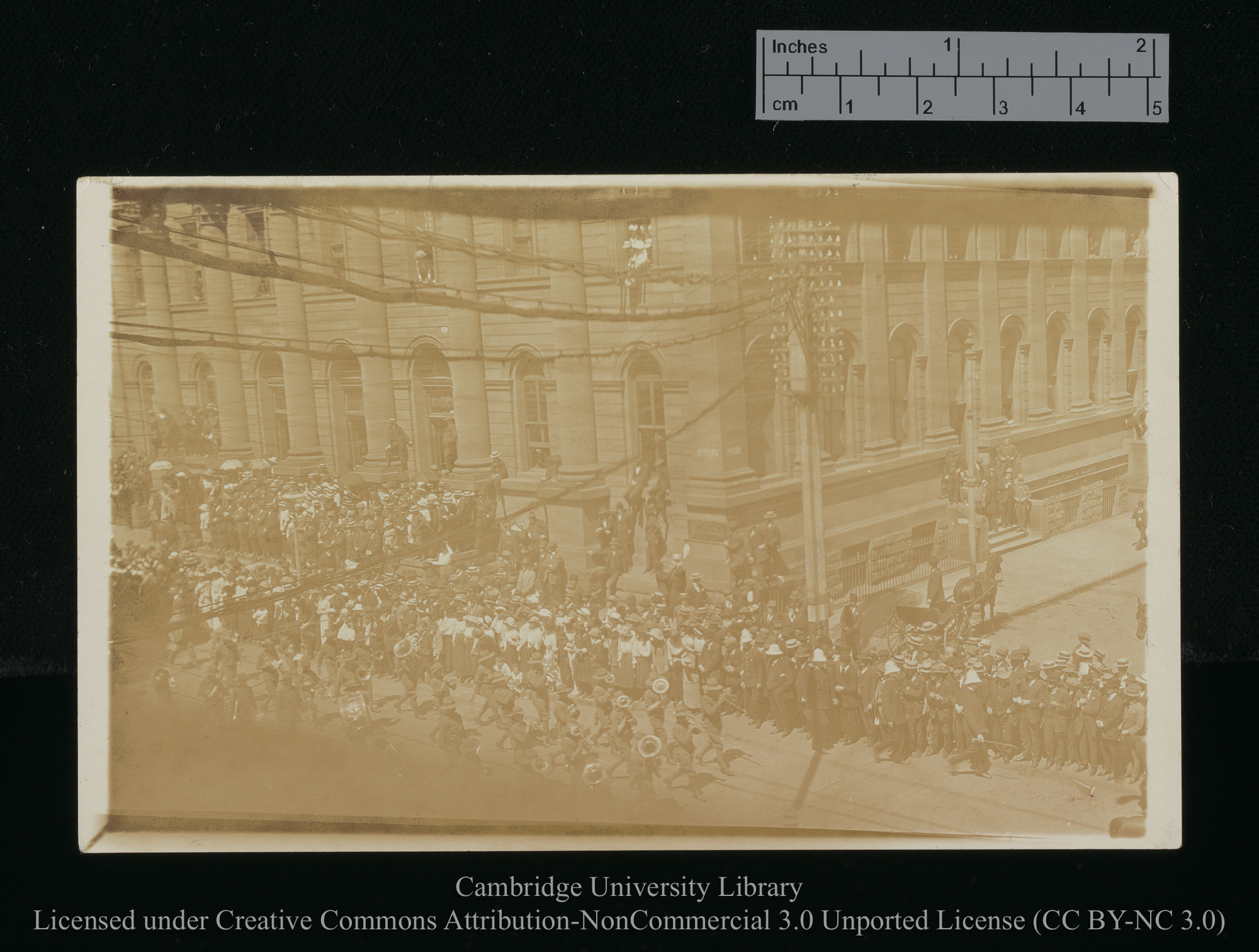 The crowd outside Houlder Brothers&#39; Office in Sydney, the morning after a request for recruits to accompany horses for S. Africa&#39;, 1899 - 1900