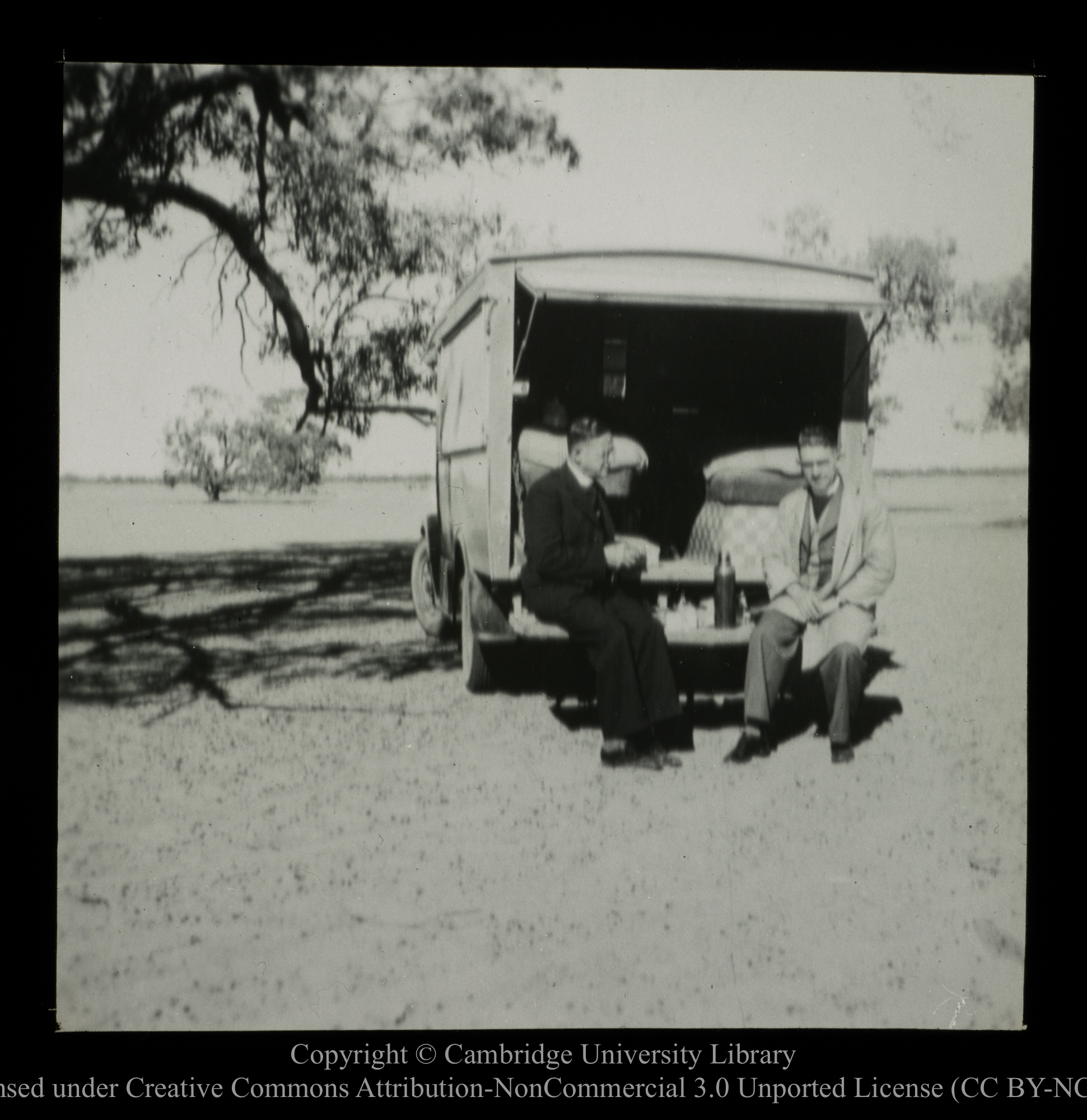 [Mission van], 1910 - 1930